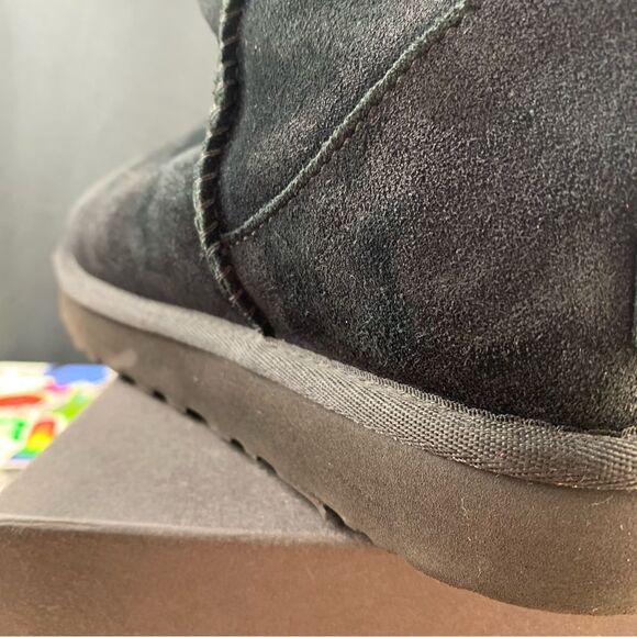 UGG All Black Fur Logo Boots Size 8 Women's - Picture 9 of 11